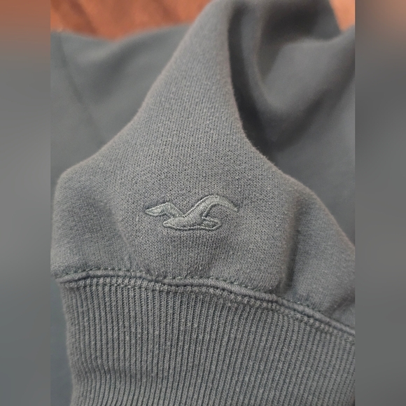 Hollister Green Women's Crop Sweater - Picture 6 of 10